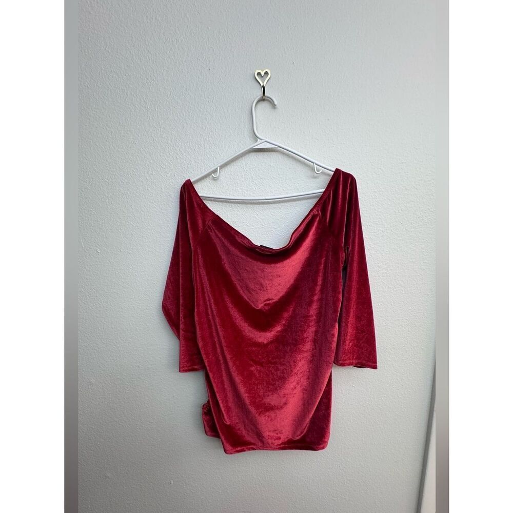 NWT Torrid Stretch Velvet Shirred Front Off-The-Shoulder Top - Red - Size 1 & 2 - Picture 8 of 14